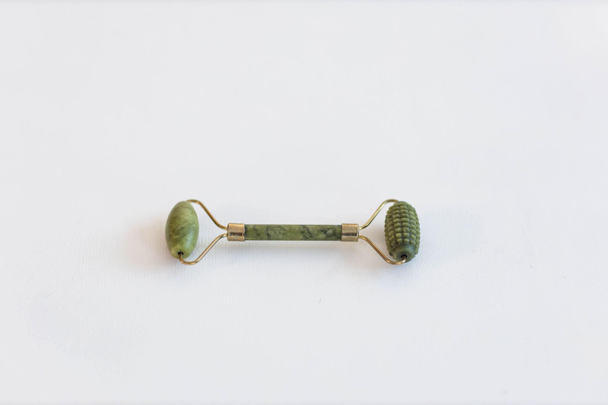 Rouleau de Massage Visage en Jade – Anti-Poches & Effet Lissant – Image 2